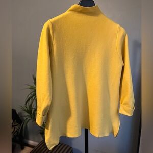 Tahari Yellow Turtleneck Sweater Top 3/4 inch Sleeves Women's Size Medium